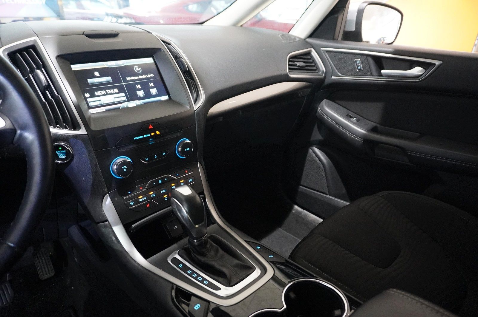 Fahrzeugabbildung Ford S-Max 2.0D BUSINESS 4X4 7-SITZE NAVI/SH/PDC/TEMP