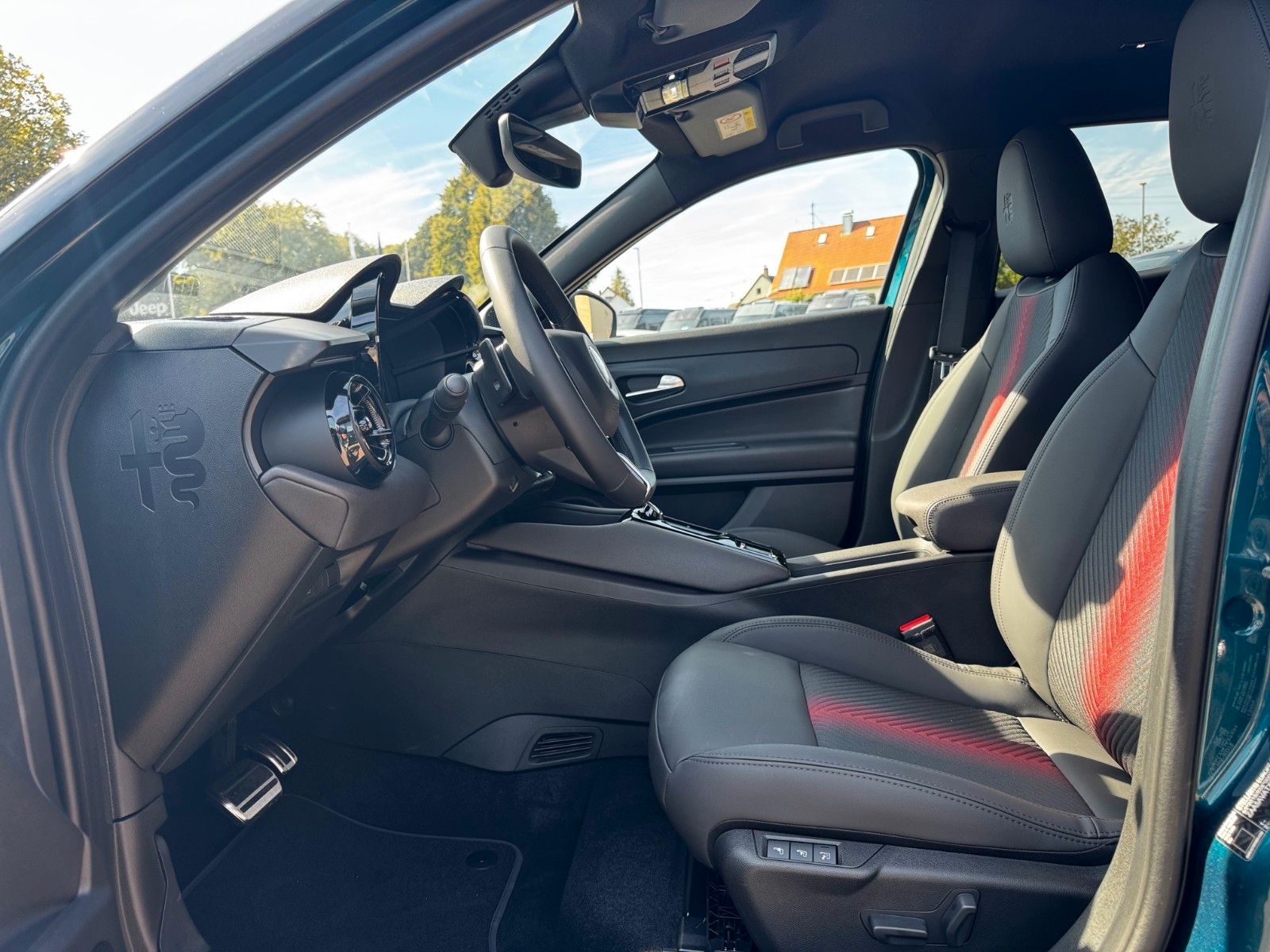 Fahrzeugabbildung Alfa Romeo Junior 1.2 Speciale Automatik Navi LED Sitzhzg.