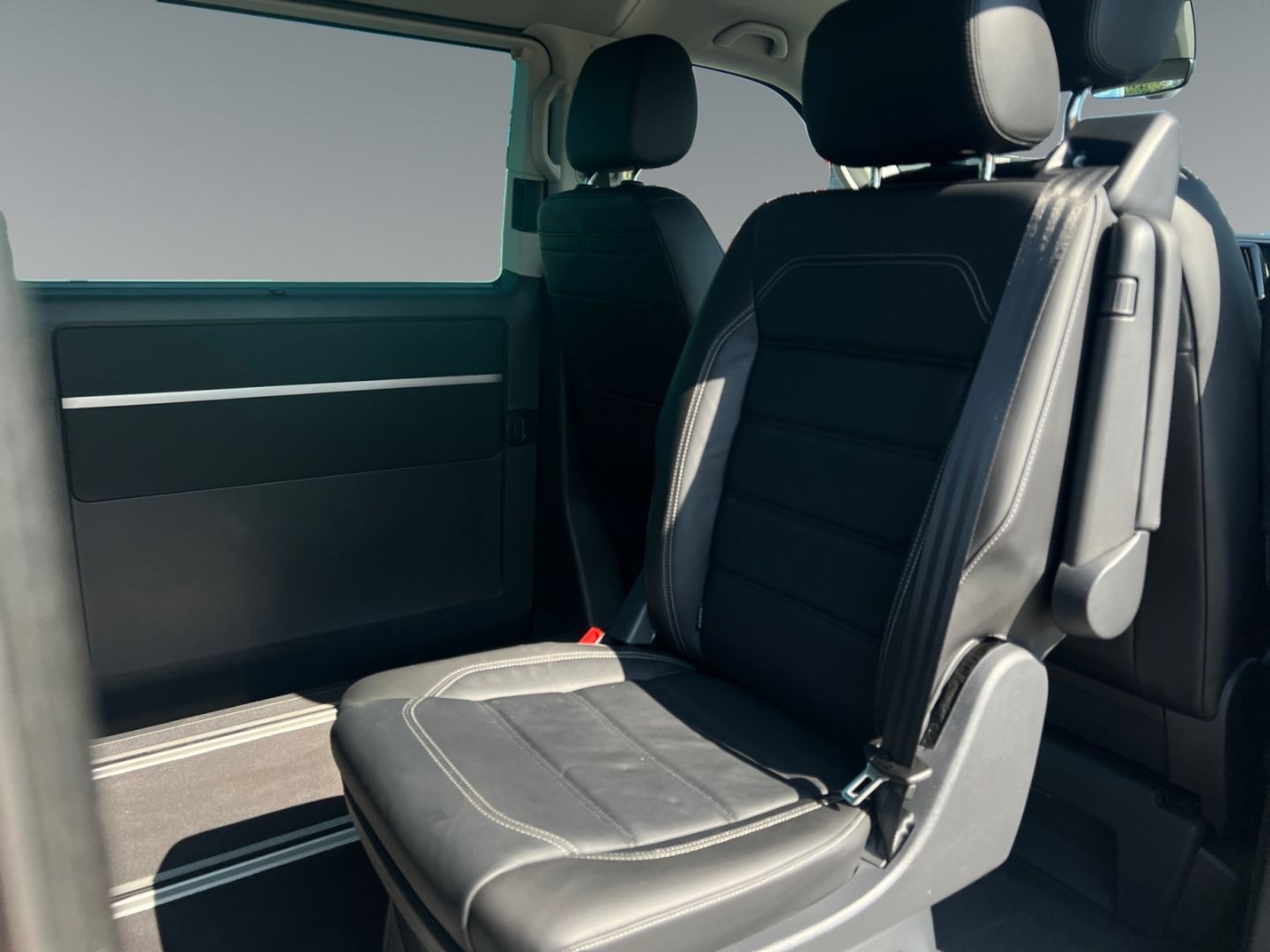 Volkswagen T6.1 Multivan Comfortline 4MOTION Leder Standhzg foto 11
