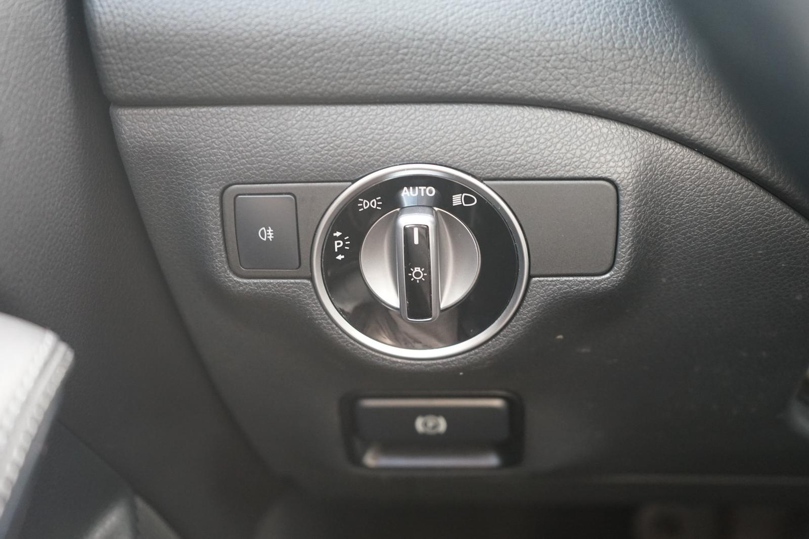 Mercedes-Benz GLA 200 Style LED Navi Sitzheizung Teilleder AHK