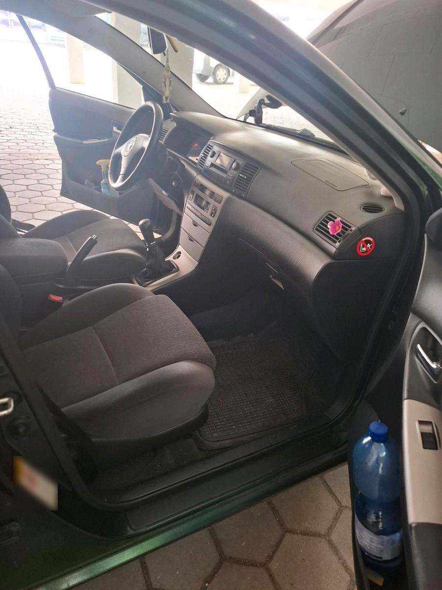 Toyota Corolla, 2004