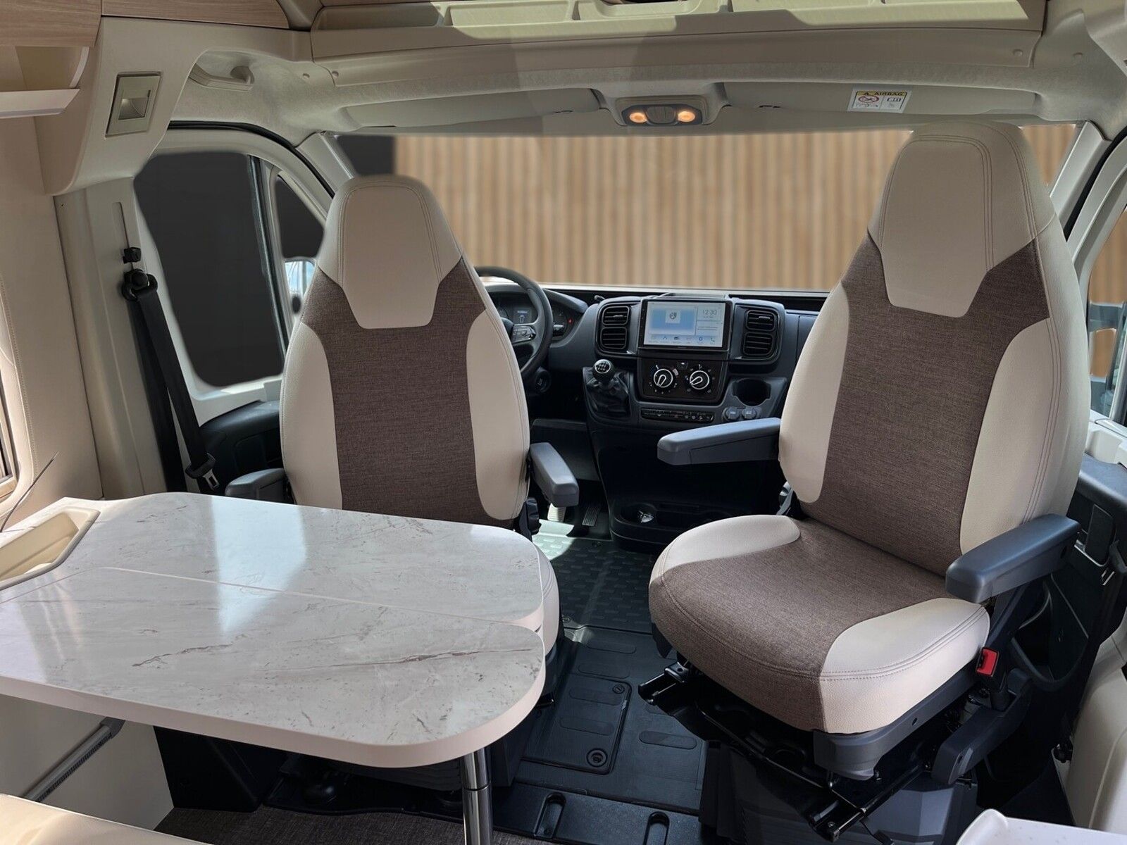Fahrzeugabbildung Eura Mobil Van V 635 HB Radio DAB, Heizung 6KW, RFK,