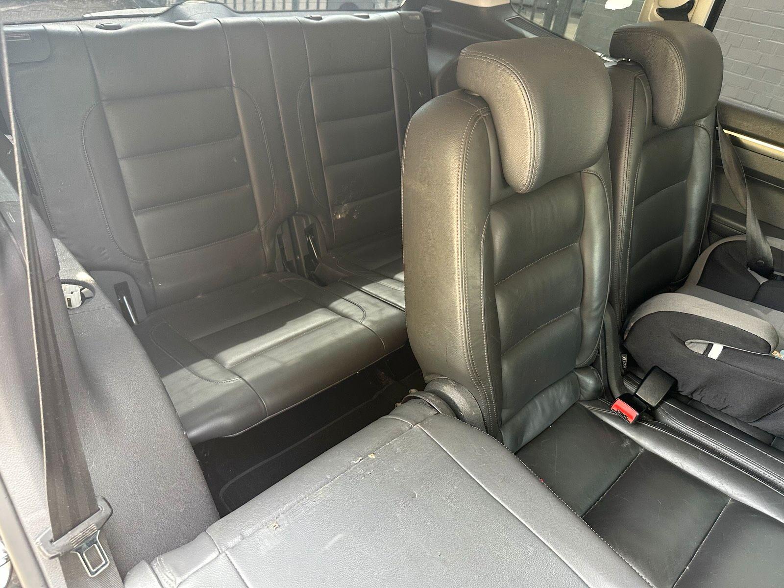 Volkswagen Touran 2011 — photo 10
