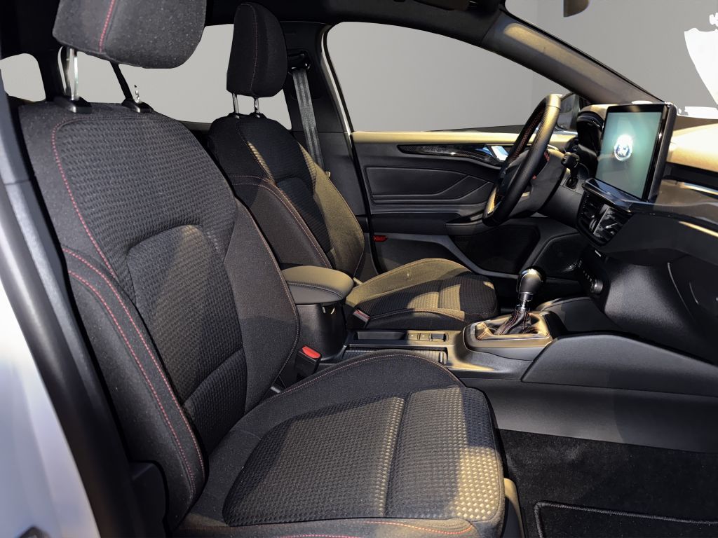 Fahrzeugabbildung Ford Focus Turnier ST-Line
