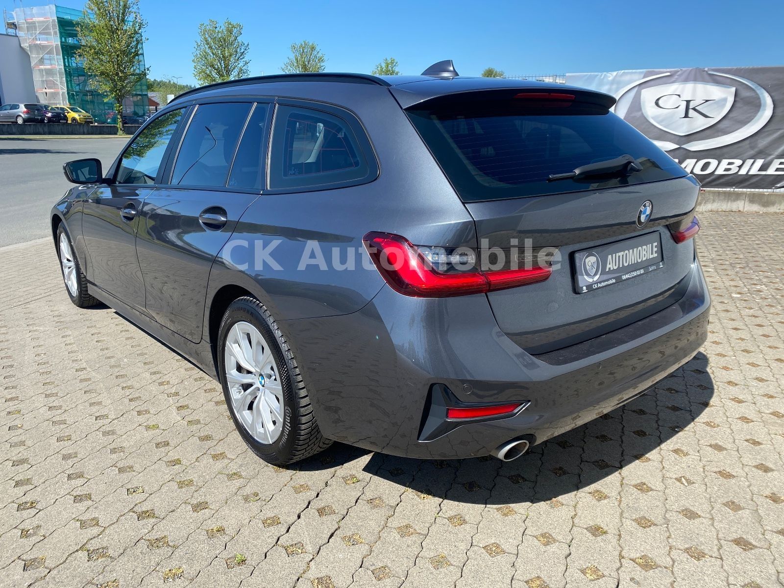 Fahrzeugabbildung BMW 318d Touring Advantage/LiveCockpit/Navi/Laser/AH