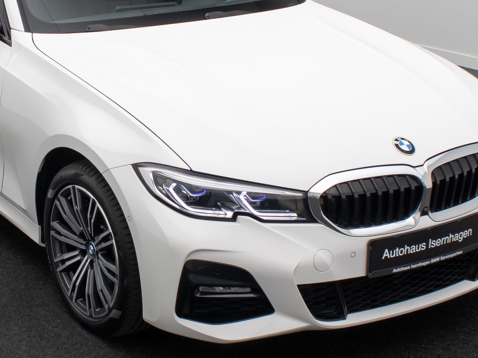 Fahrzeugabbildung BMW 330e xD M Sport 360&deg; Alarm HUD DAB Laser H/K 18"