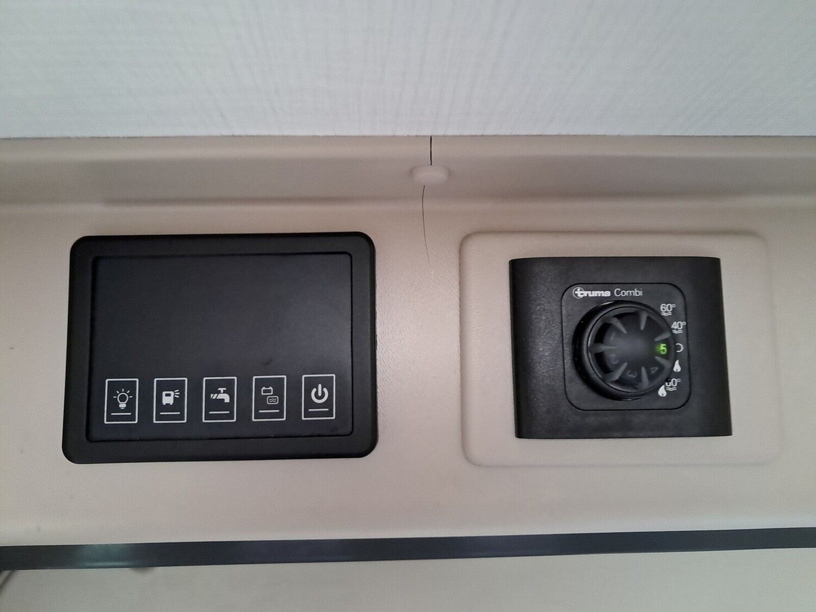 Fahrzeugabbildung Forster Livin Up V 599 HBL Markise,Radio,Allwetter,Solar
