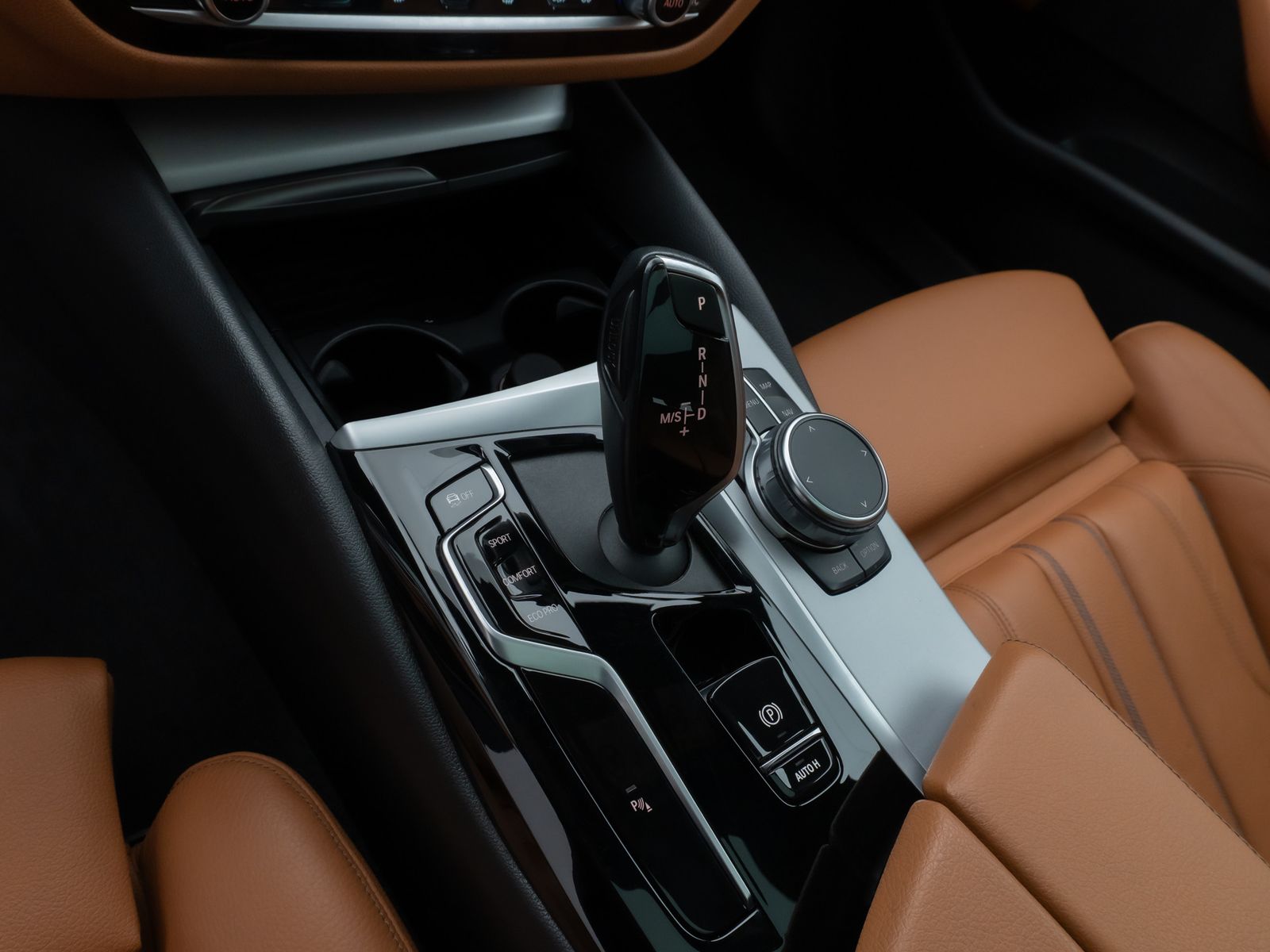 Fahrzeugabbildung BMW 520d Panorama DAB Leder AHK Alarm M Sport 18Zoll