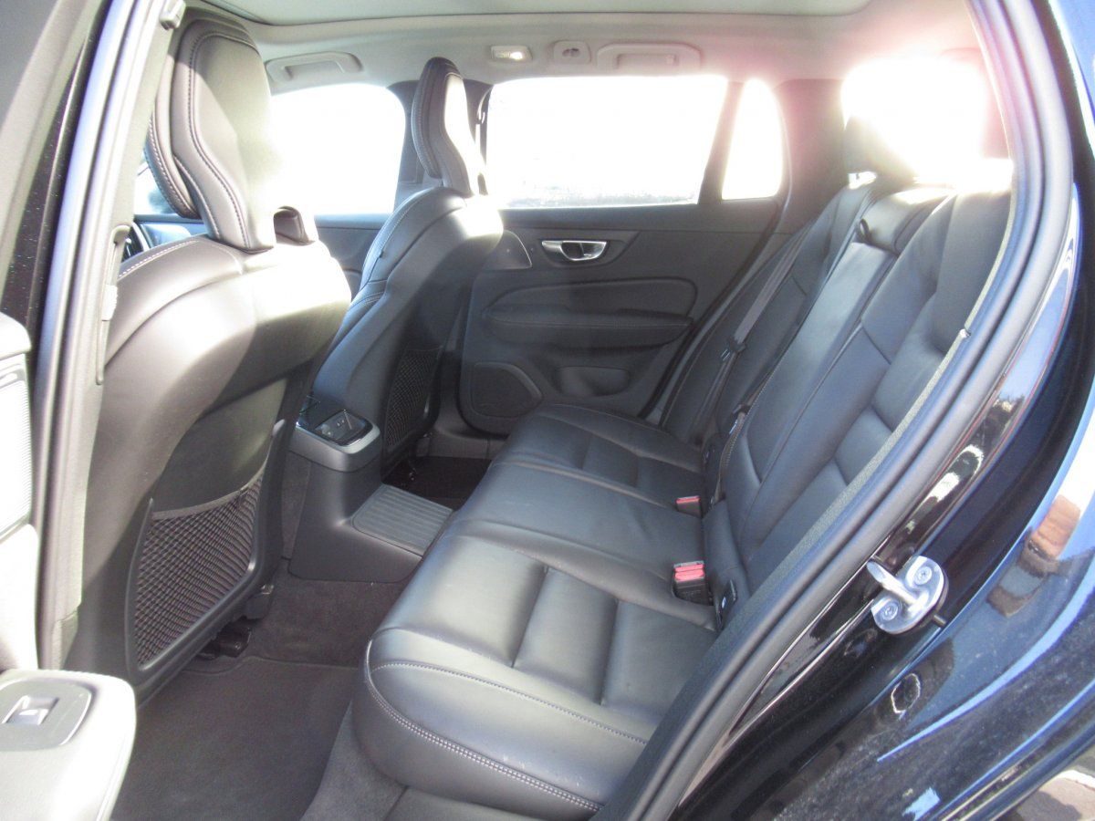 Volvo V60 T8 Recharge AWD Ultra Dark Automatik foto 7