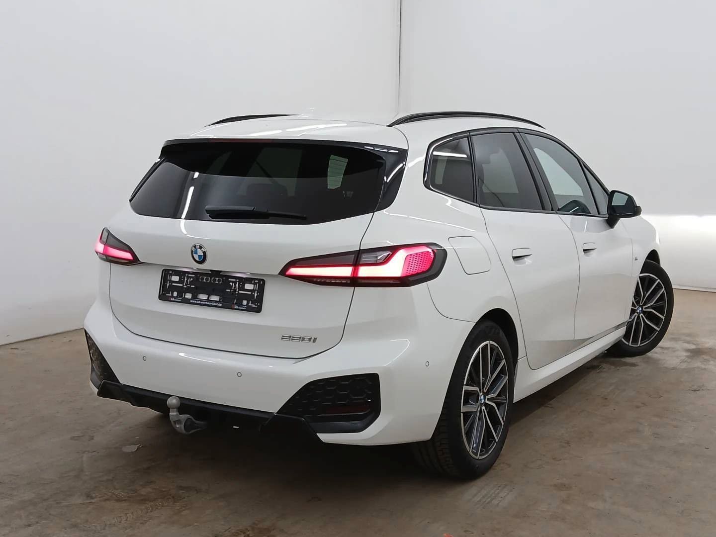 Fahrzeugabbildung BMW 220 i M Sport Active Tourer HuD H&k ACC AHK 360°