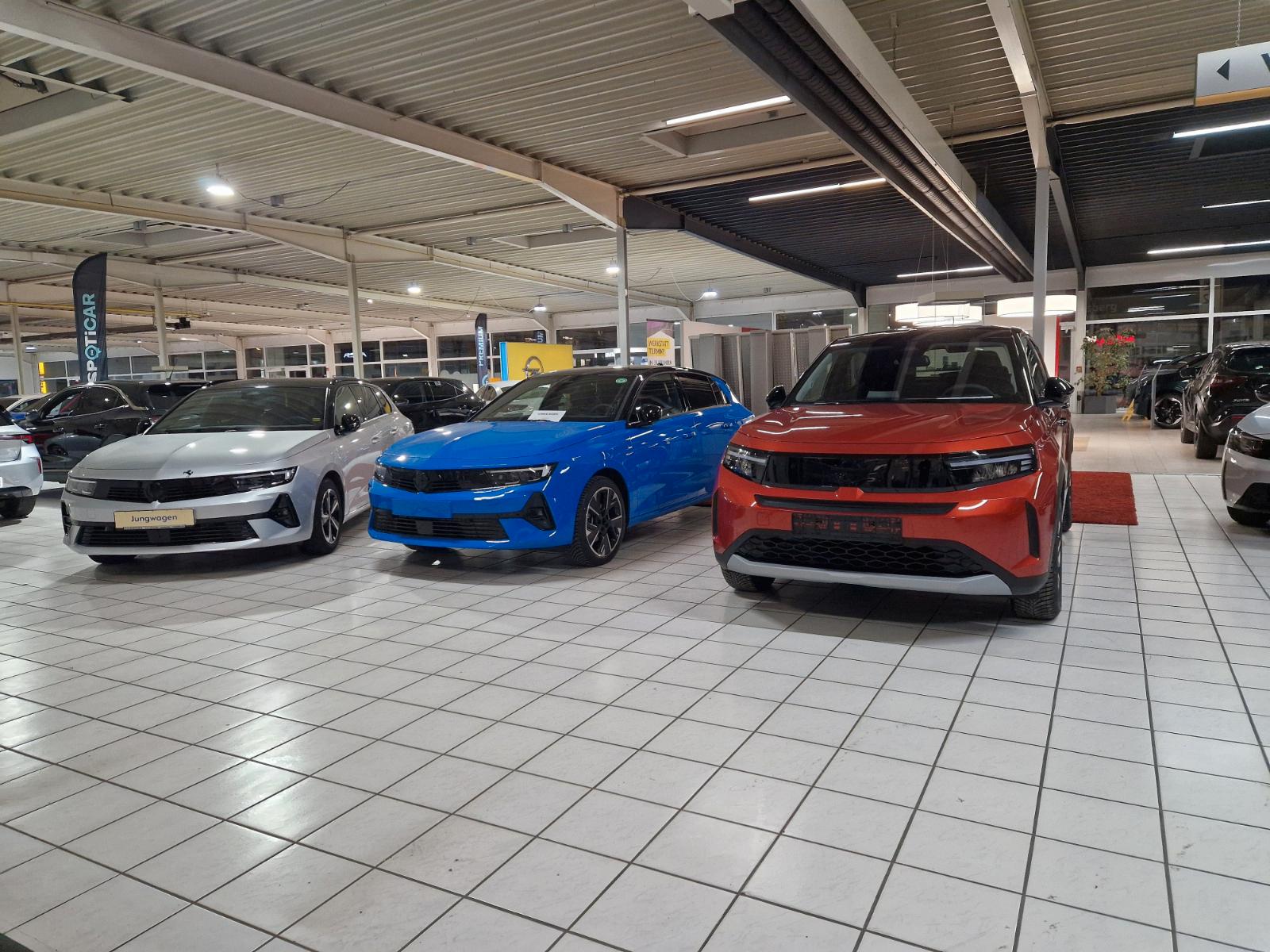showroom-image-top