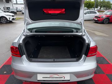 Volkswagen Passat - 11