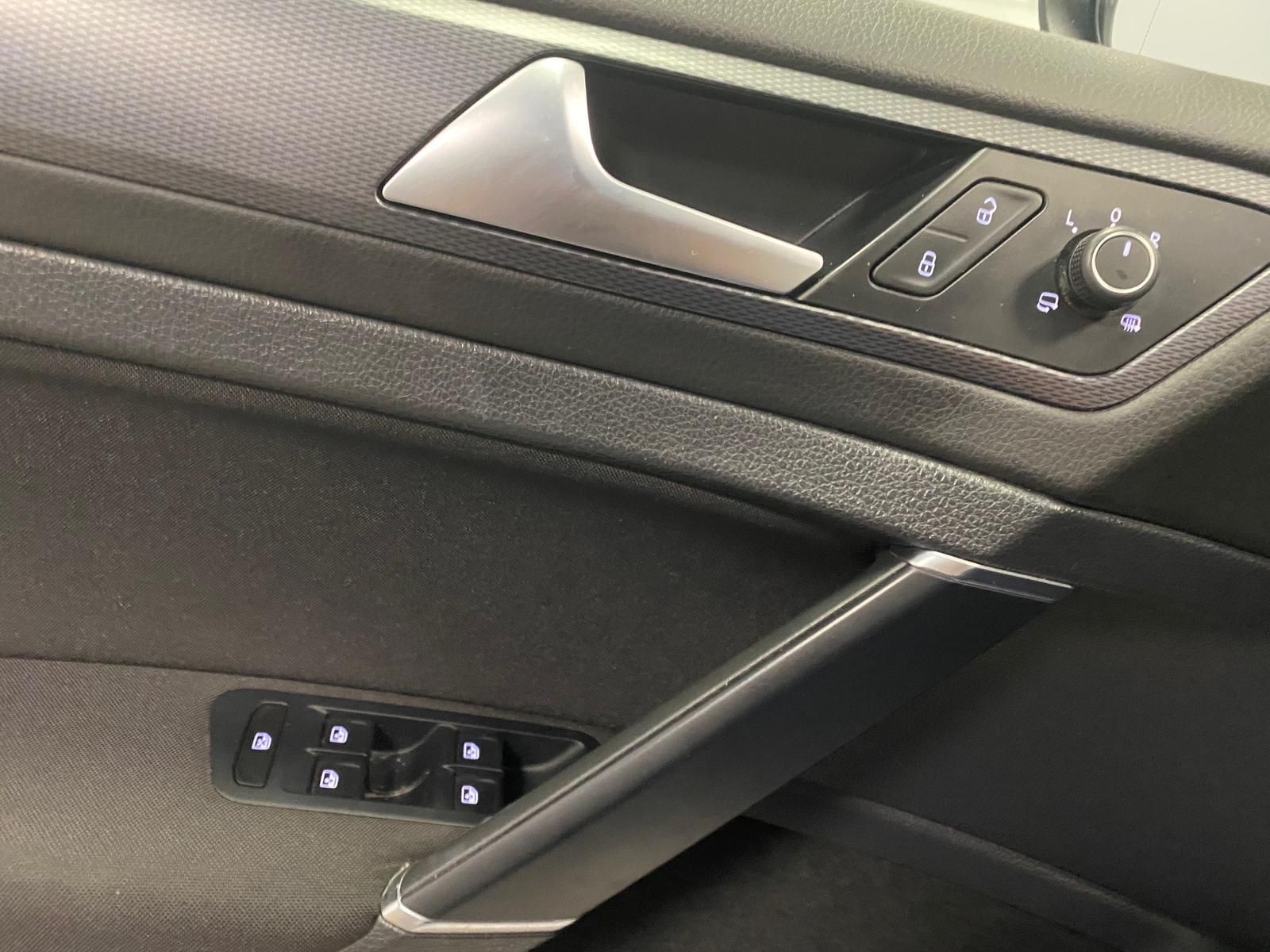 Fahrzeugabbildung Volkswagen Golf 1.2 TSI Lounge BMT+ PDC V&H+SITZHEIZ+KLIMA+