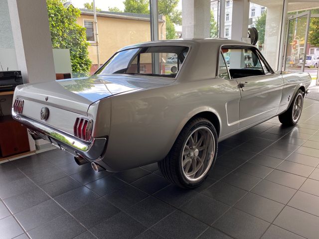 Ford Mustang Coupe - Klima - V8 Edelbrock