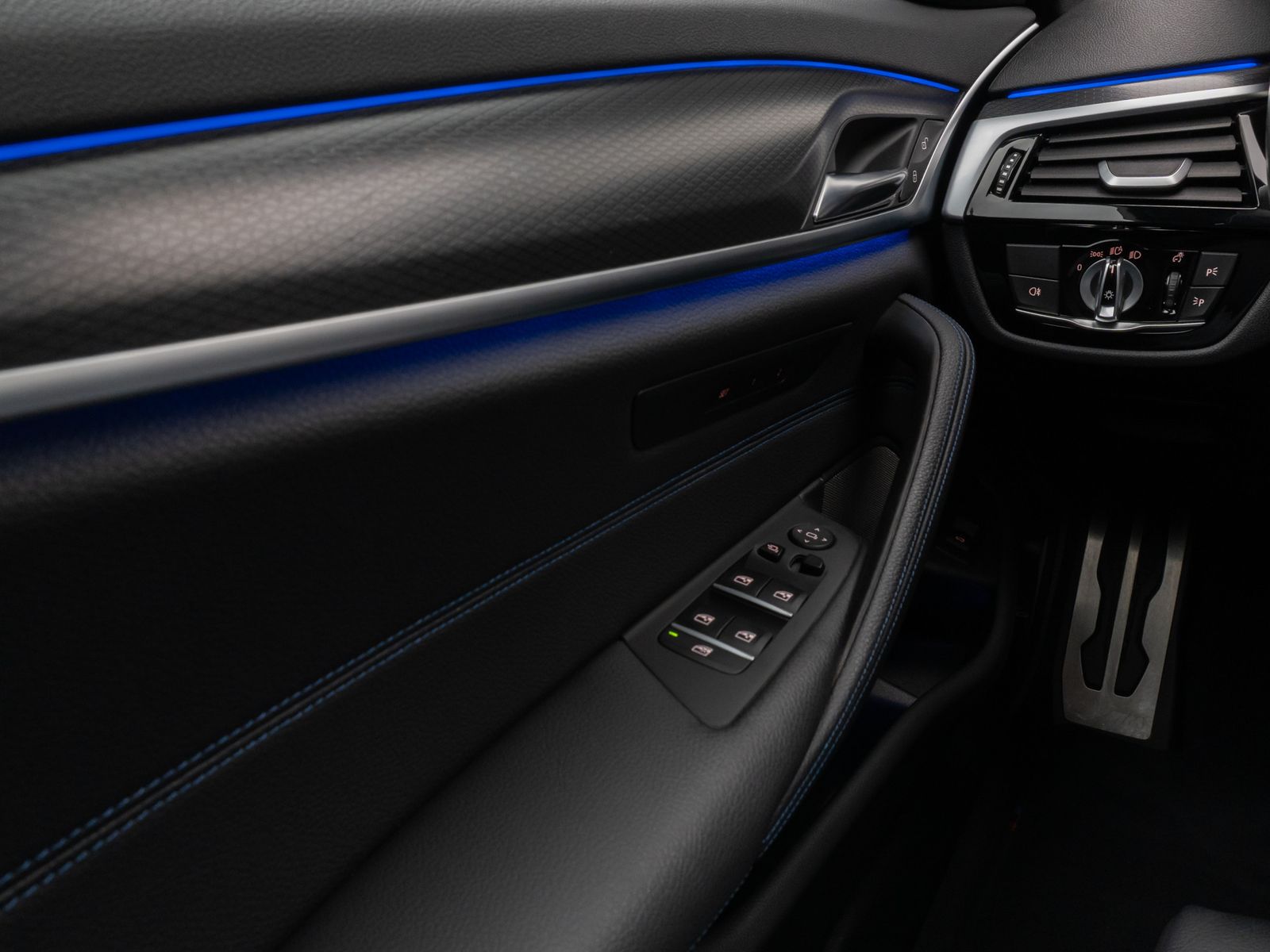 Fahrzeugabbildung BMW 540d xD M Sport Kamera DAB H/K AHK Alarm 20Zoll