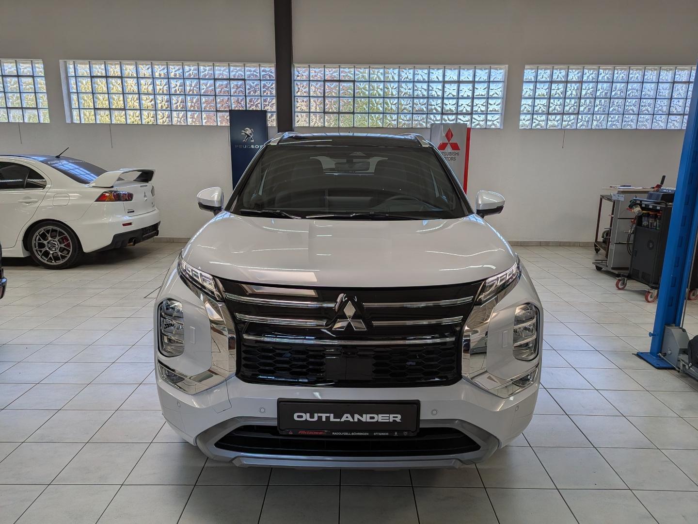 Mitsubishi Outlander 2.4L PHEV Diamant TOP 2Farb