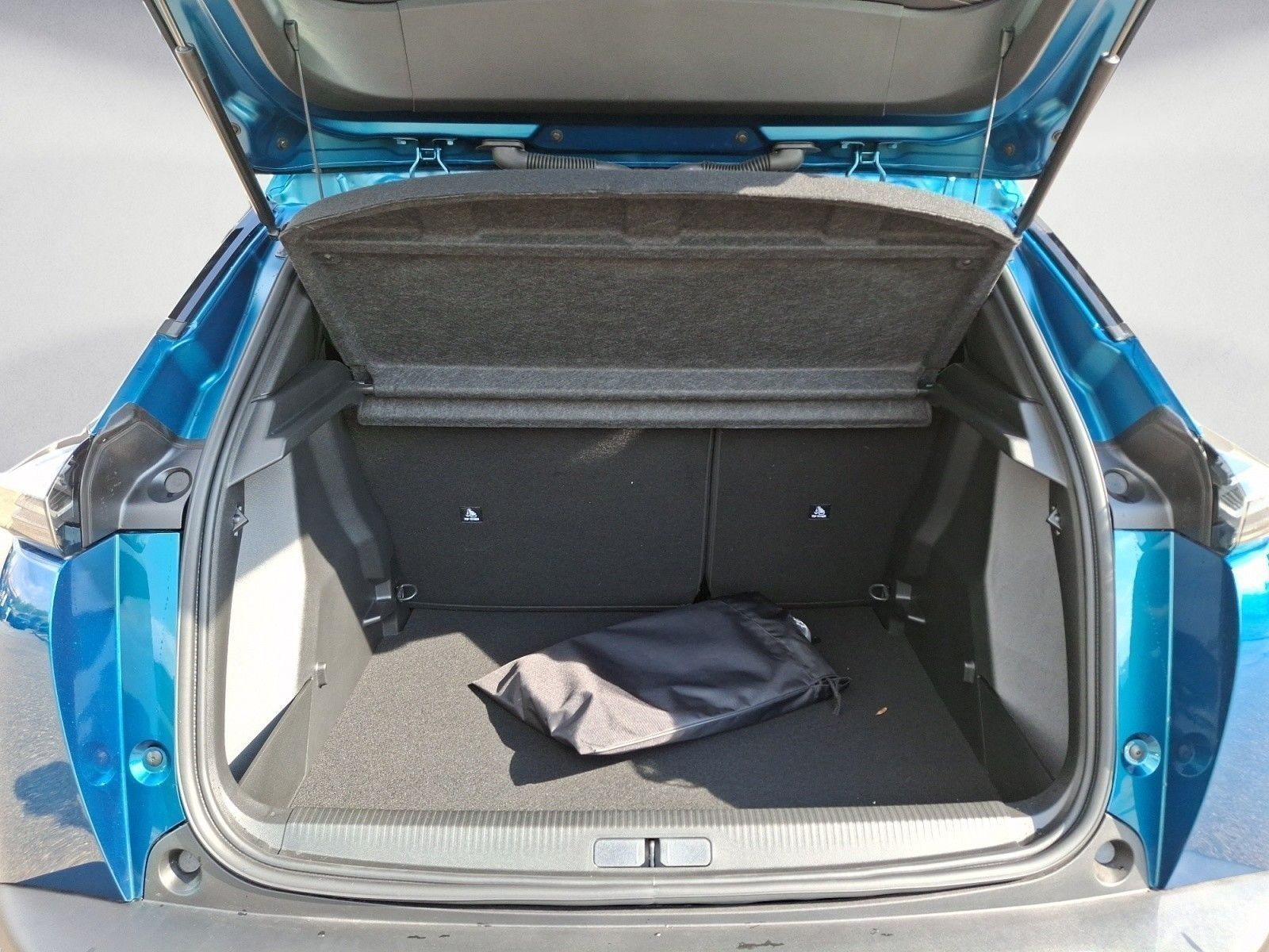 Peugeot e-2008 - Bild 14