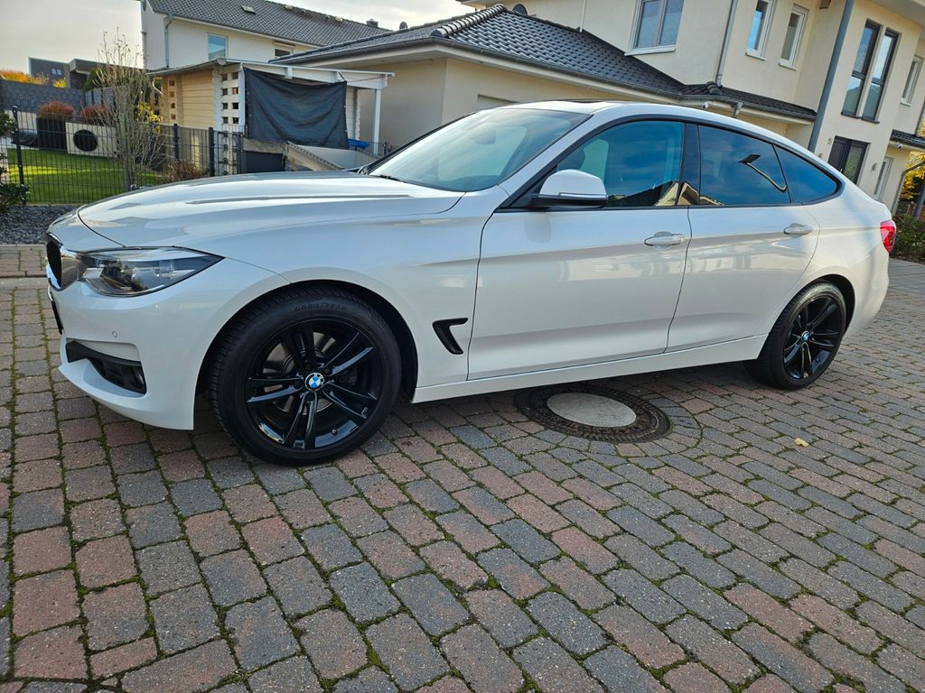 Image of BMW 330 Gran Turismo