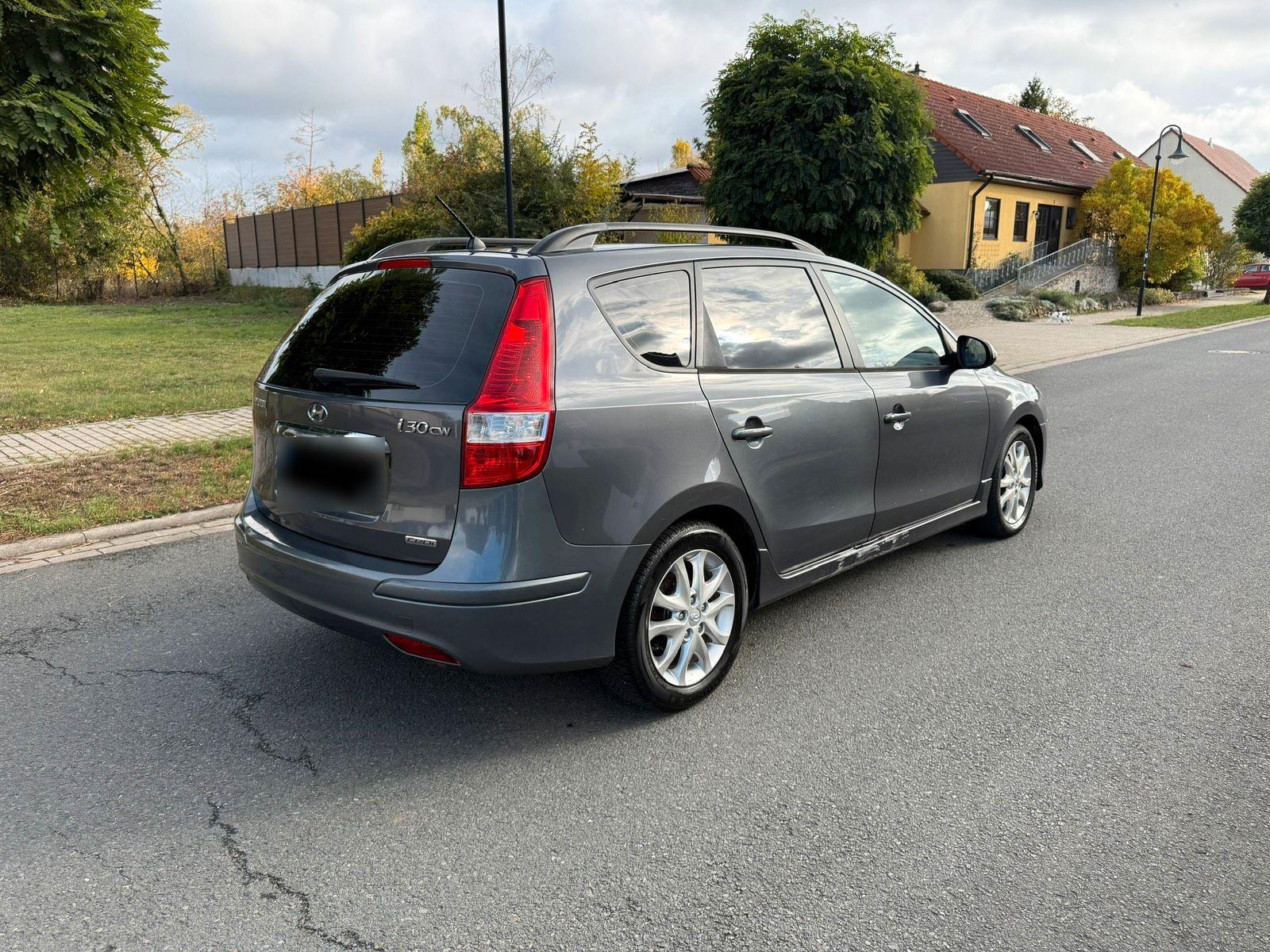Hyundai i30 2011 — engine 90 HP (66kW)