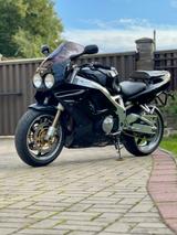 Honda 1994 Hondas CBR 900 RR / SC28 - HONDA CBR 900 SC28