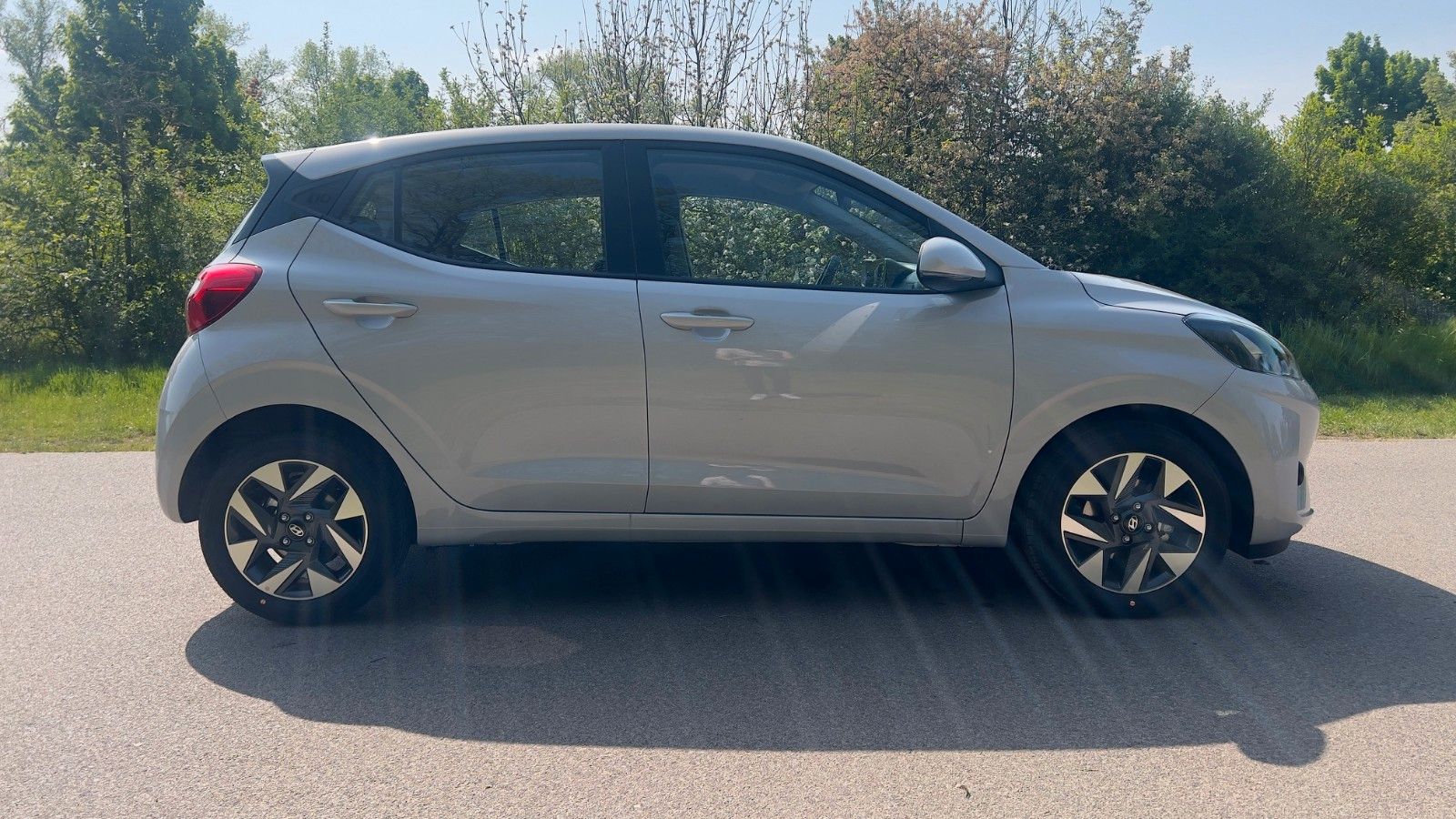 Fahrzeugabbildung Hyundai i10 1.0 Trend *Klima*Navi*CarPlay*PDC*RFKamera*