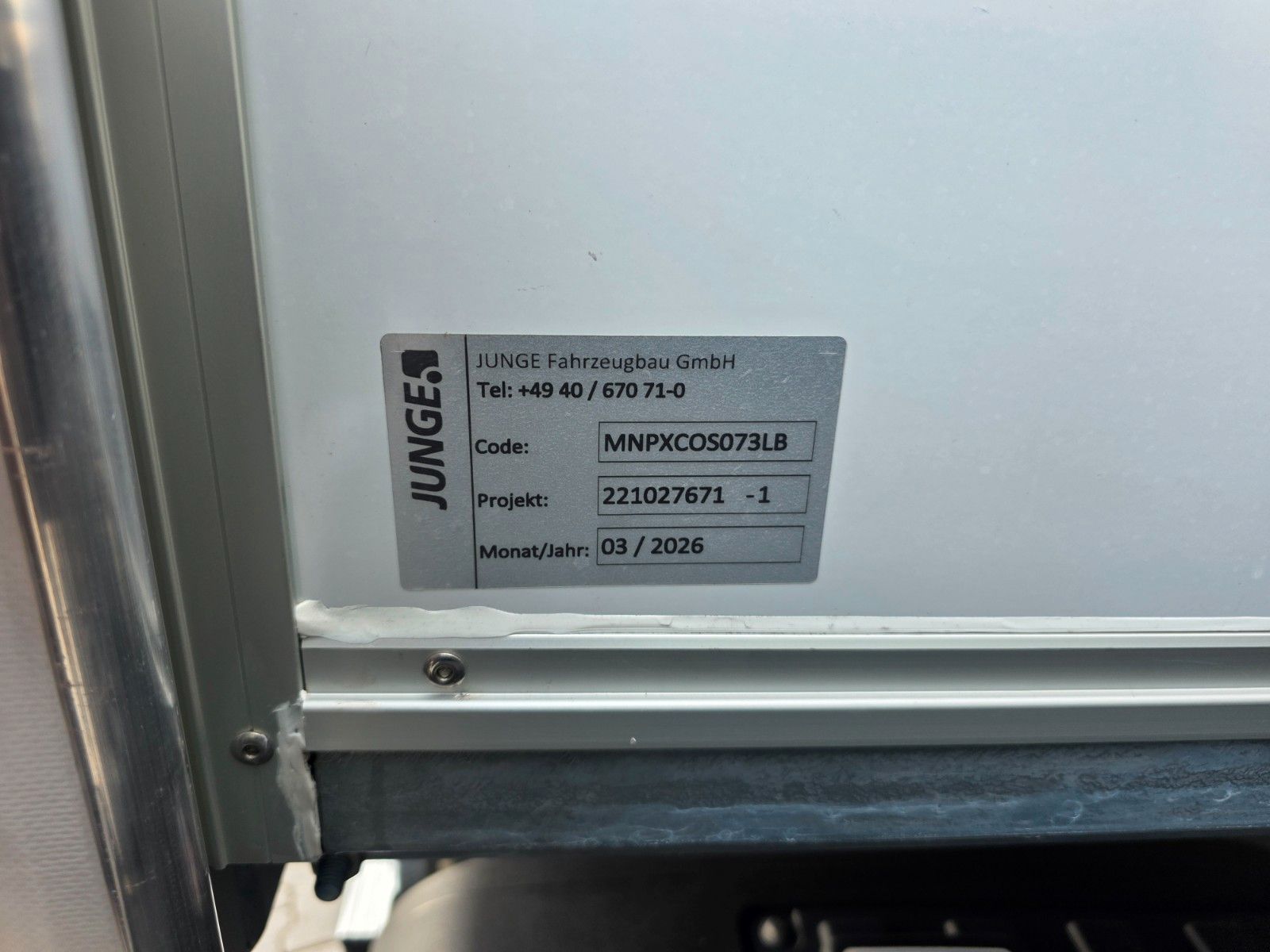 Fahrzeugabbildung Iveco S-Way AD190S40/P LBW Bär 2.000kg Spoiler