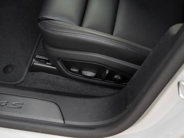 صورة مصغرة 24 لـ 2025 Porsche TAYCAN