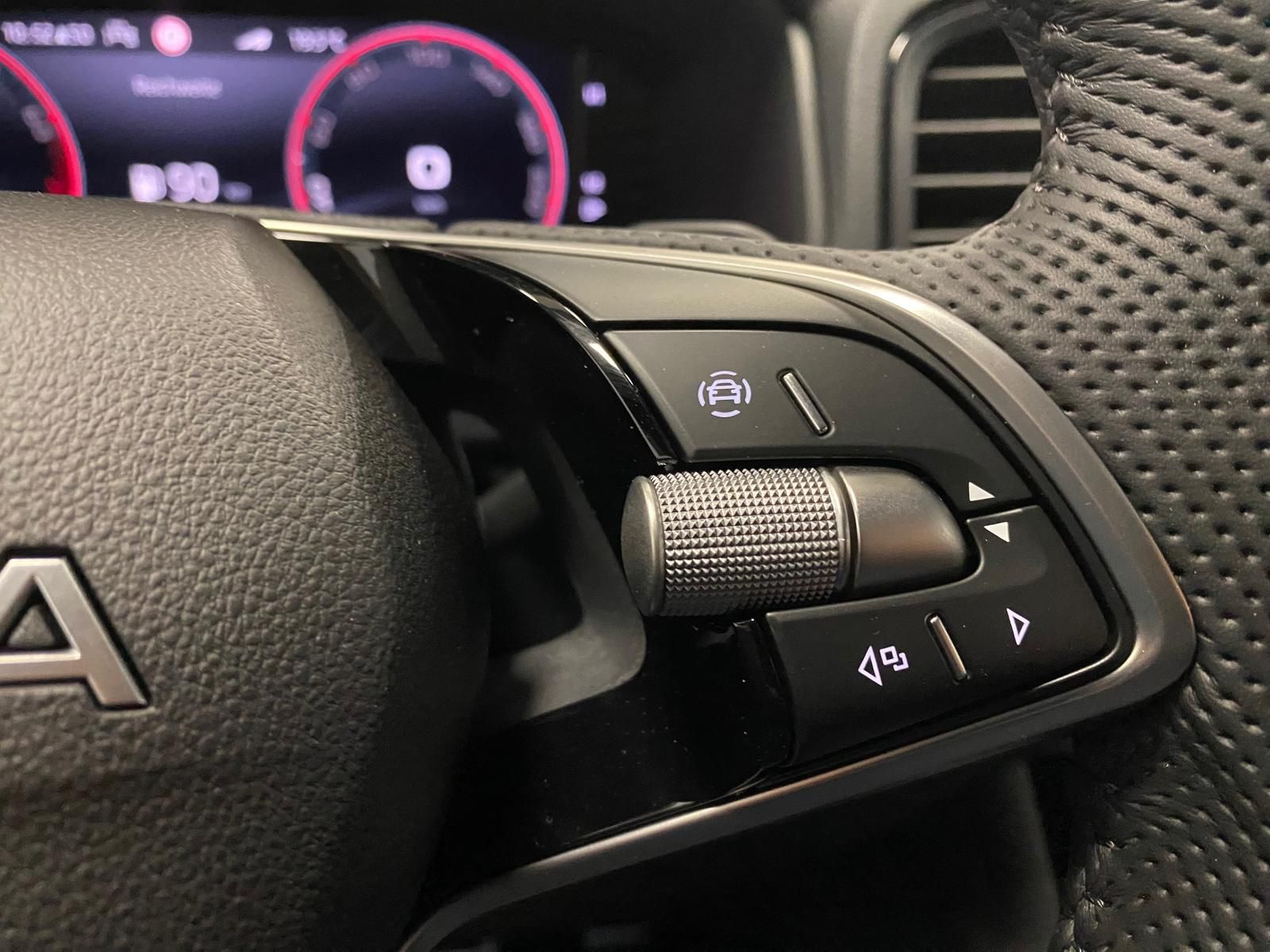 Fahrzeugabbildung SKODA Karoq 1.5 TSI SPORTLINE+MATRIX+ACC+AHK+APP+RFK++