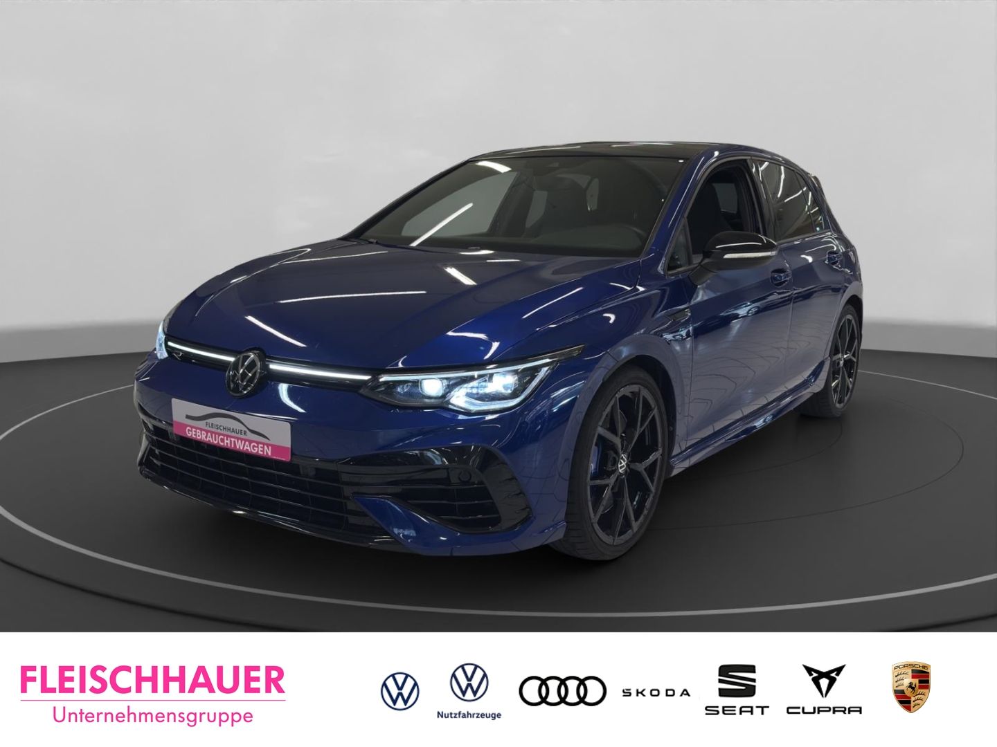 Volkswagen Golf VIII R 2.0 TSI 4M Matrix Navi Pano 270km h