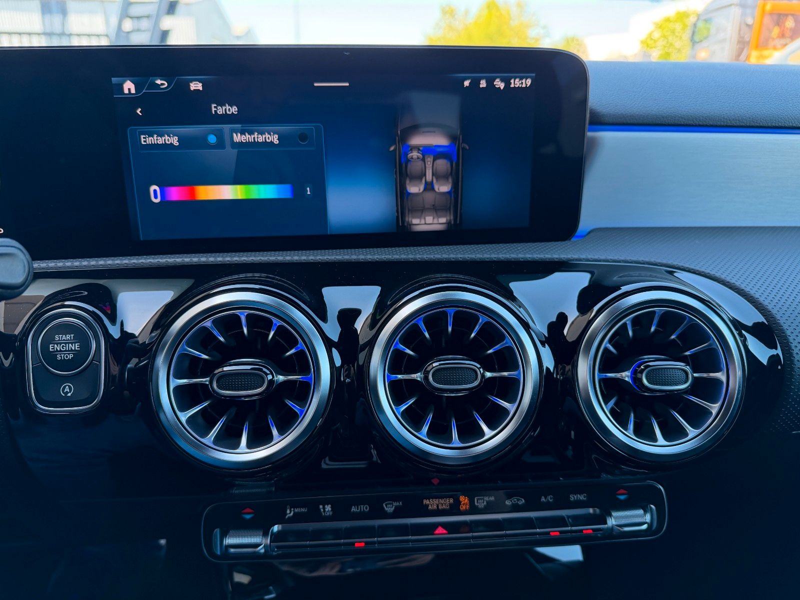 Fahrzeugabbildung Mercedes-Benz A 200 Limousine AMG NIGHT+AHK+MEMORY+360°+Ambien