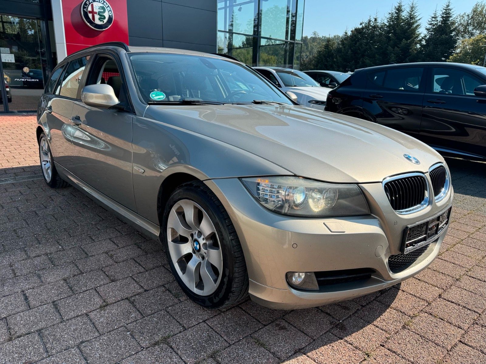 Fahrzeugabbildung BMW Baureihe Touring 320d E91 Panorama Sitzheizung