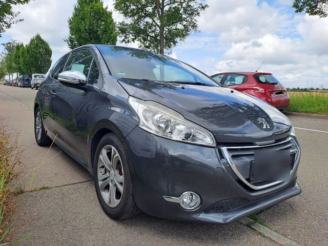 Peugeot 208 VTi 1.4 95 PS | Euro 5 | Navi | Kamera