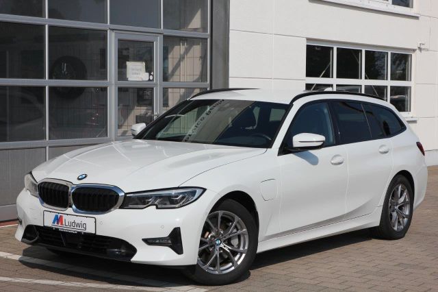 BMW 330e Touring Sport Line AHK HEAD-UP LASER ACC