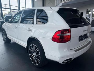 Porsche Cayenne - 4