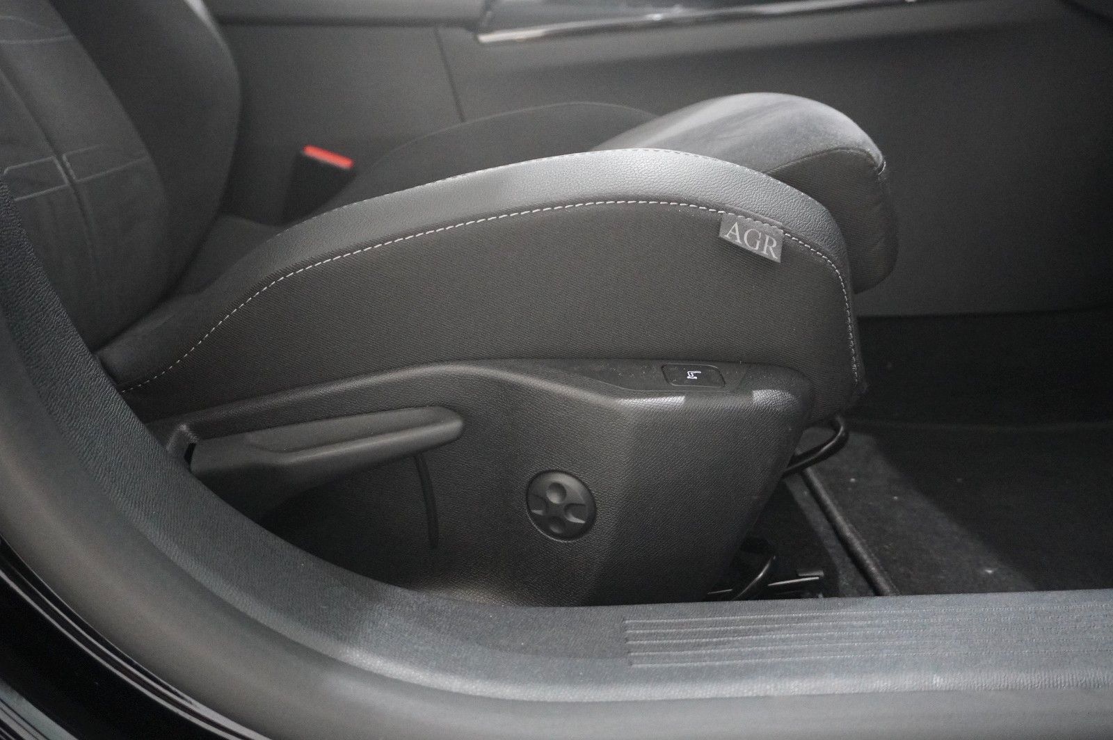 Fahrzeugabbildung Opel Astra L ST 1.2T ULTIMATE NAVI/LED/360° /PANO./SH