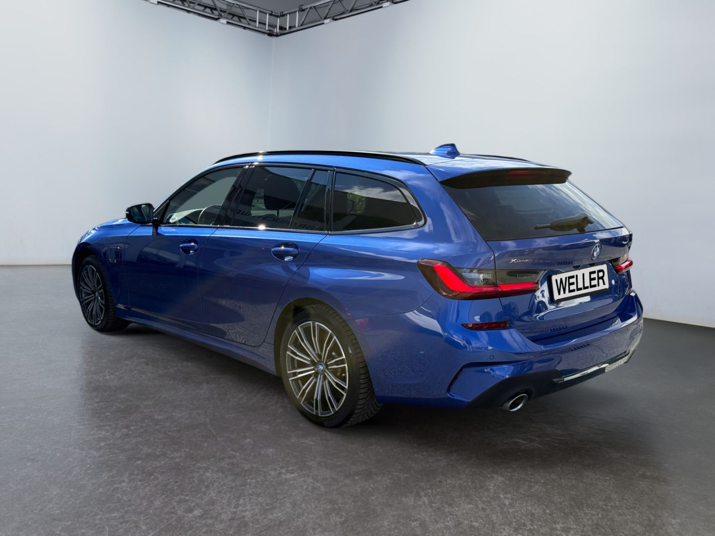 BMW 330 e xDrive M Sport Touring Laser Pano HuD 360° foto 7