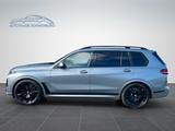 BMW X7 xDrive 40 d M Sport/CARBON/SKYLOUNGE/AHK - mit Diesel-Antrieb: Grau, Massagesitze, Geländewagen