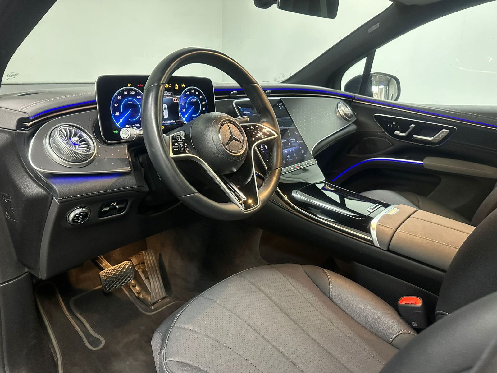 Fahrzeugabbildung Mercedes-Benz EQS 450 SUV *PANORAMA*KEYGO*7 SITZER*