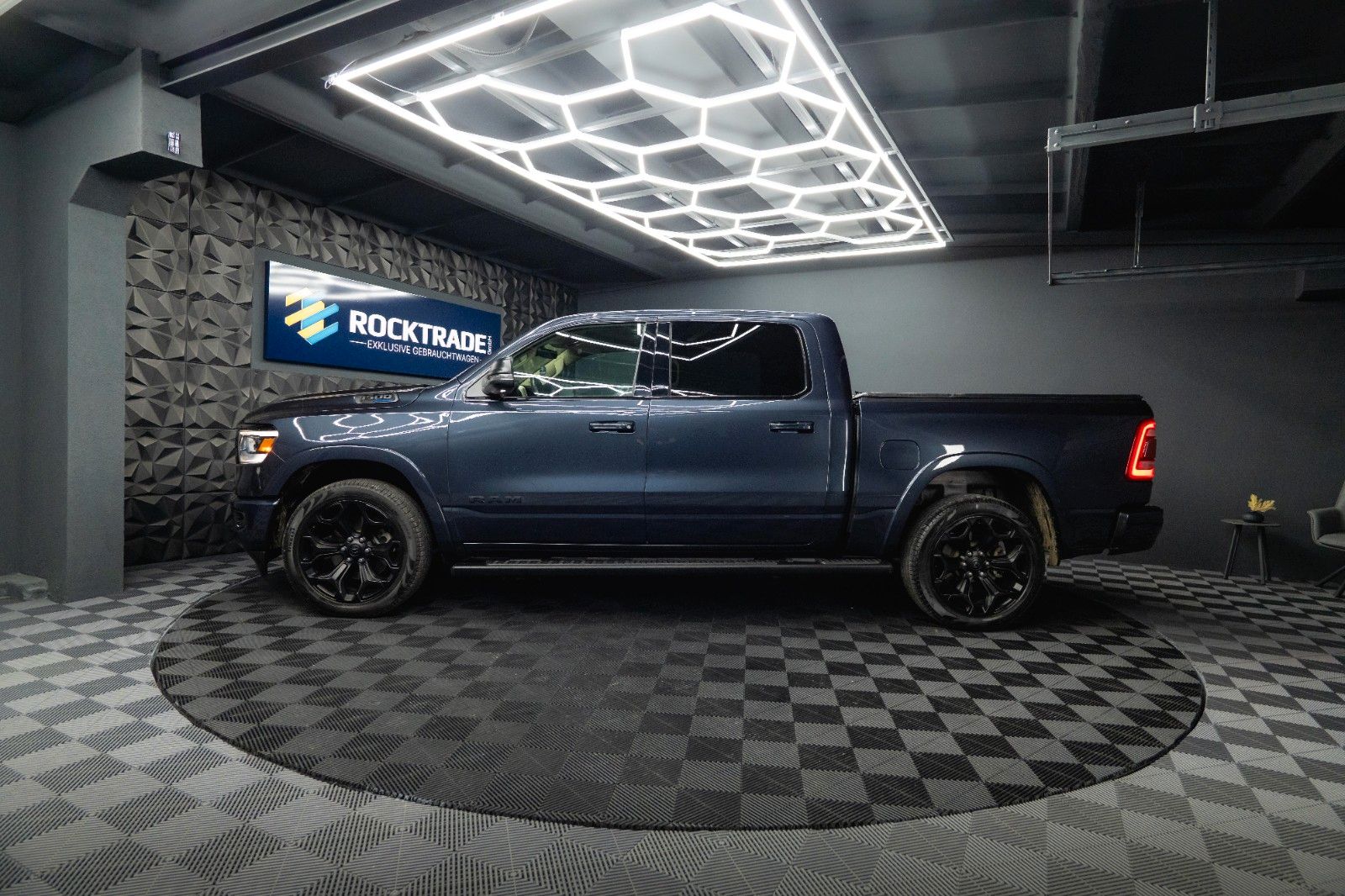 Fahrzeugabbildung Dodge RAM 5.7 V8 HEMI 4x4 NIGHT-Paket LARAMIE 22 Zoll
