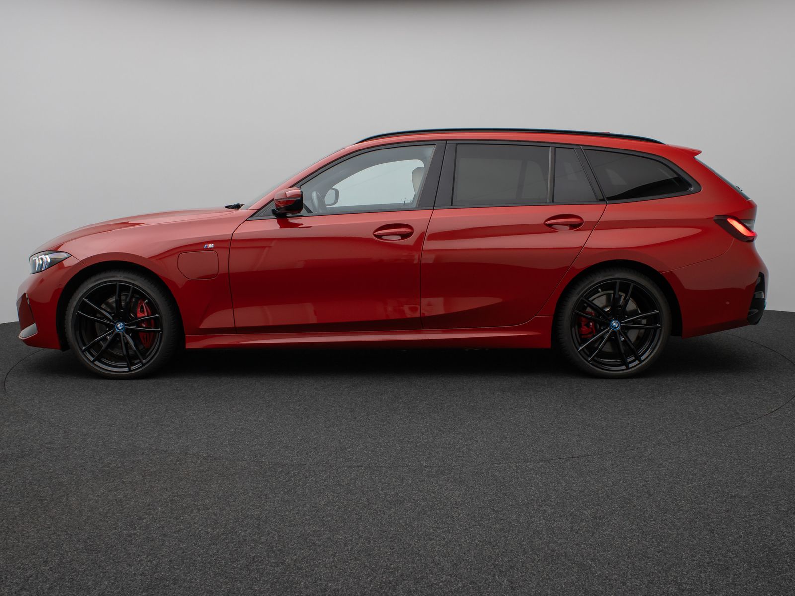 Fahrzeugabbildung BMW 330e M Sport Pro Panorama Kamera HUD H/K Komfort