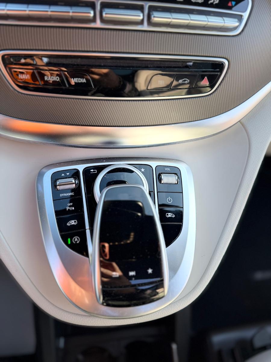 Mercedes-Benz V 250 Lang AMG 8 Sitze Pano AHK STHZ ORG km