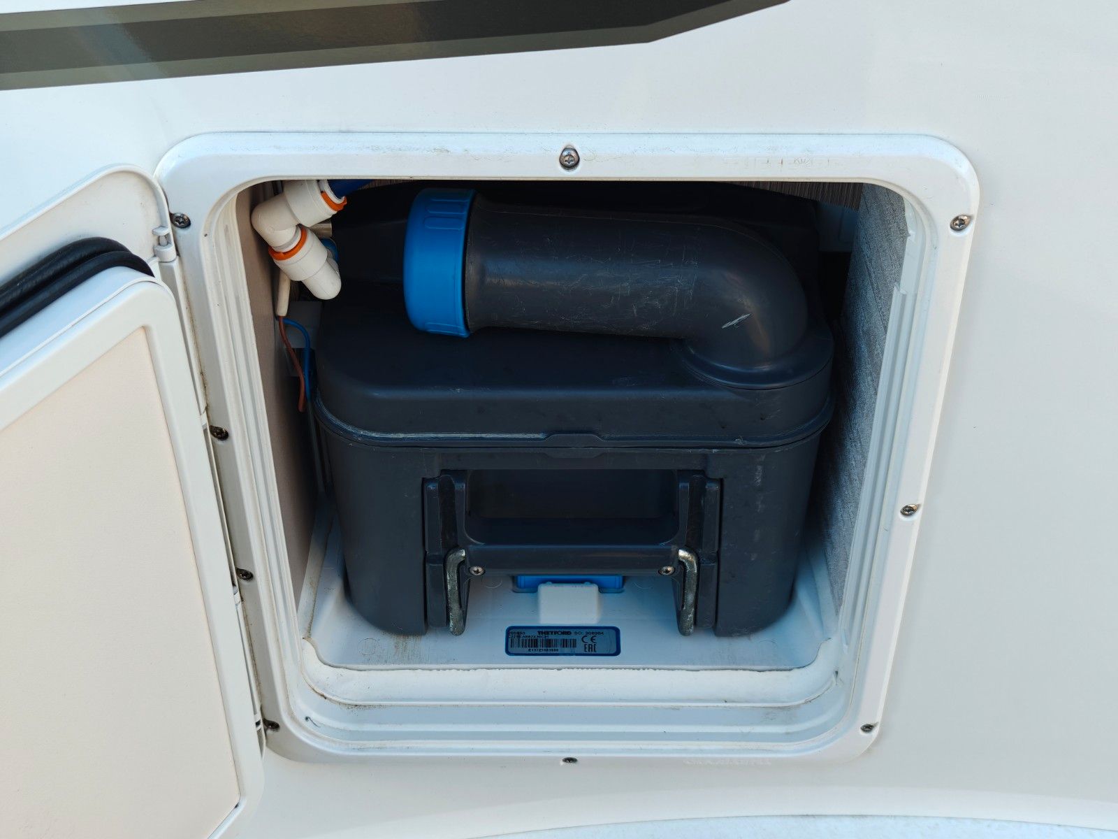 Fahrzeugabbildung XGO Dynamic 99 P + Hubbett, Solar, SAT, TV, Markise