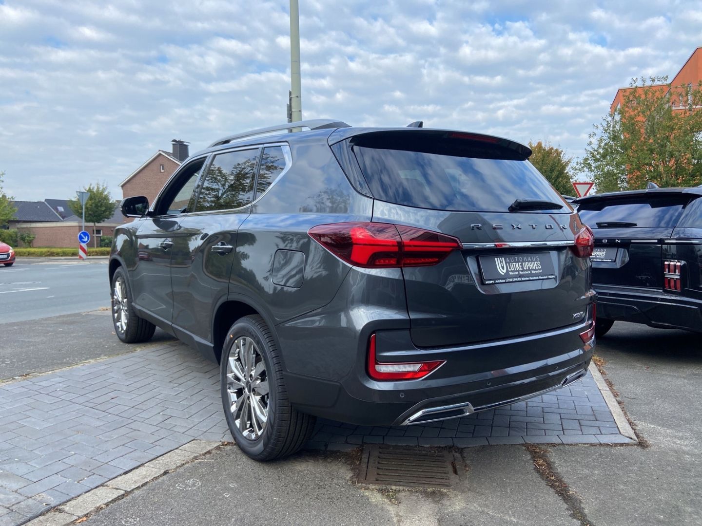 Fahrzeugabbildung KGM Rexton 2.2 Lux 8 AT AWD Navi Leder 360 Kamera