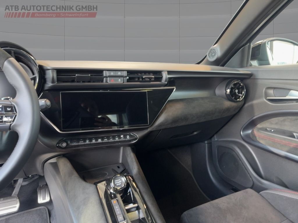 Fahrzeugabbildung Alfa Romeo Junior 145 PS Ibrida Q4 Allrad, P-Dach, 18'', Ma