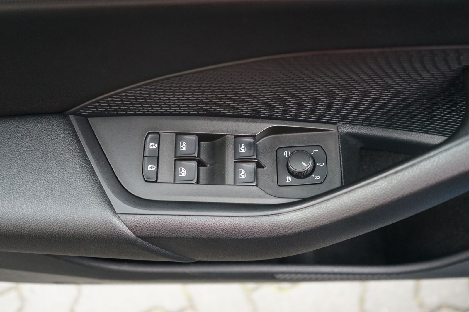 Skoda Octavia Combi 1.5 TSI First Edition LED Navi PDC foto 22