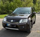 Suzuki Grand Vitara Allrad AHK Top - Suzuki Grand Vitara mit Benzin-Antrieb: Geländewagen, Schaltgetriebe