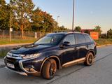 Mitsubishi 2.2 DI-D Top*Voll*4WD*Leder*AHK*Dachträger - Mitsubishi Outlander Top mit Diesel-Antrieb