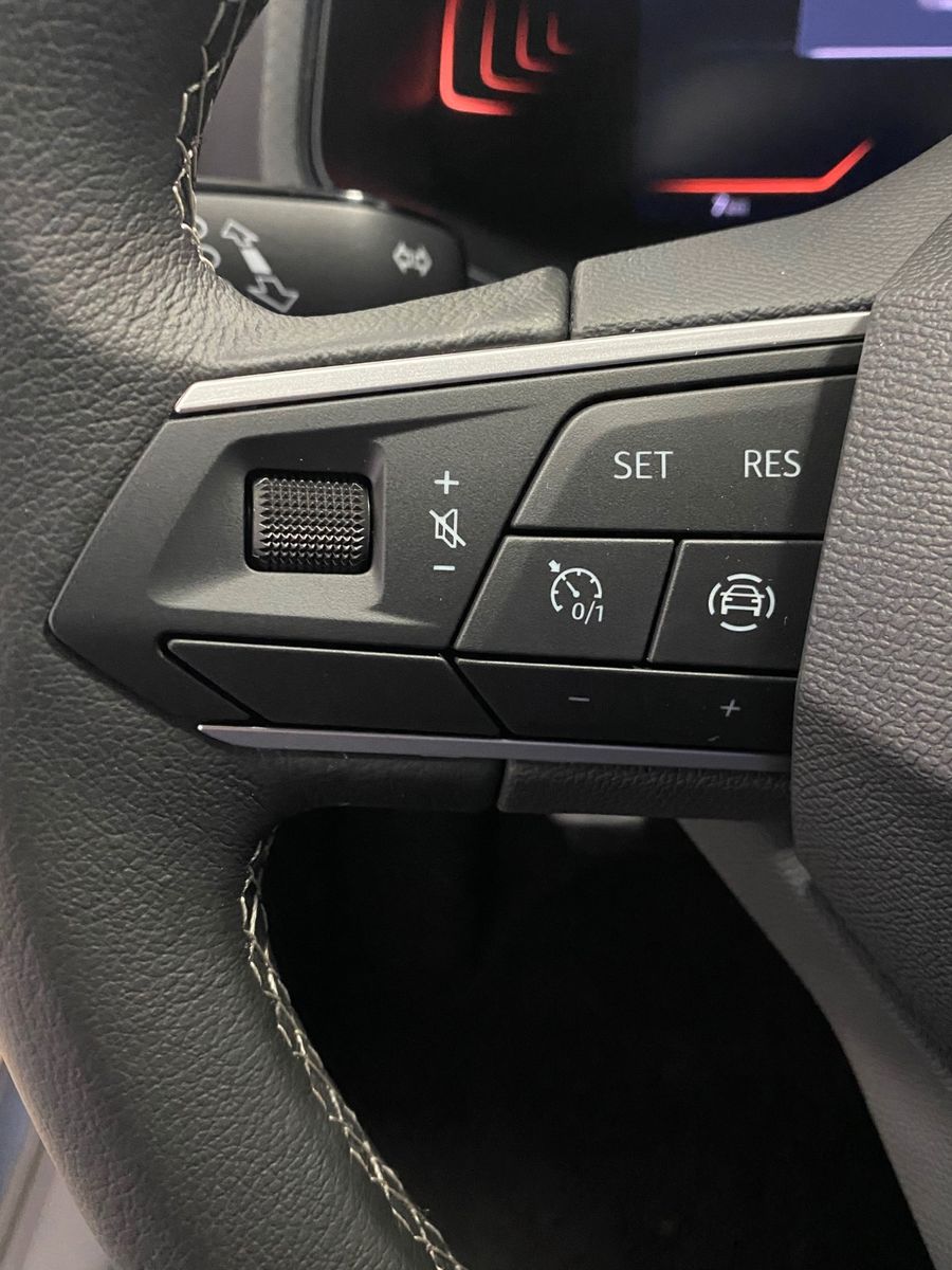 Fahrzeugabbildung SEAT Ibiza 1.0 TSI Style+5 Jah GARANTIE+KAMERA+PDC+BC