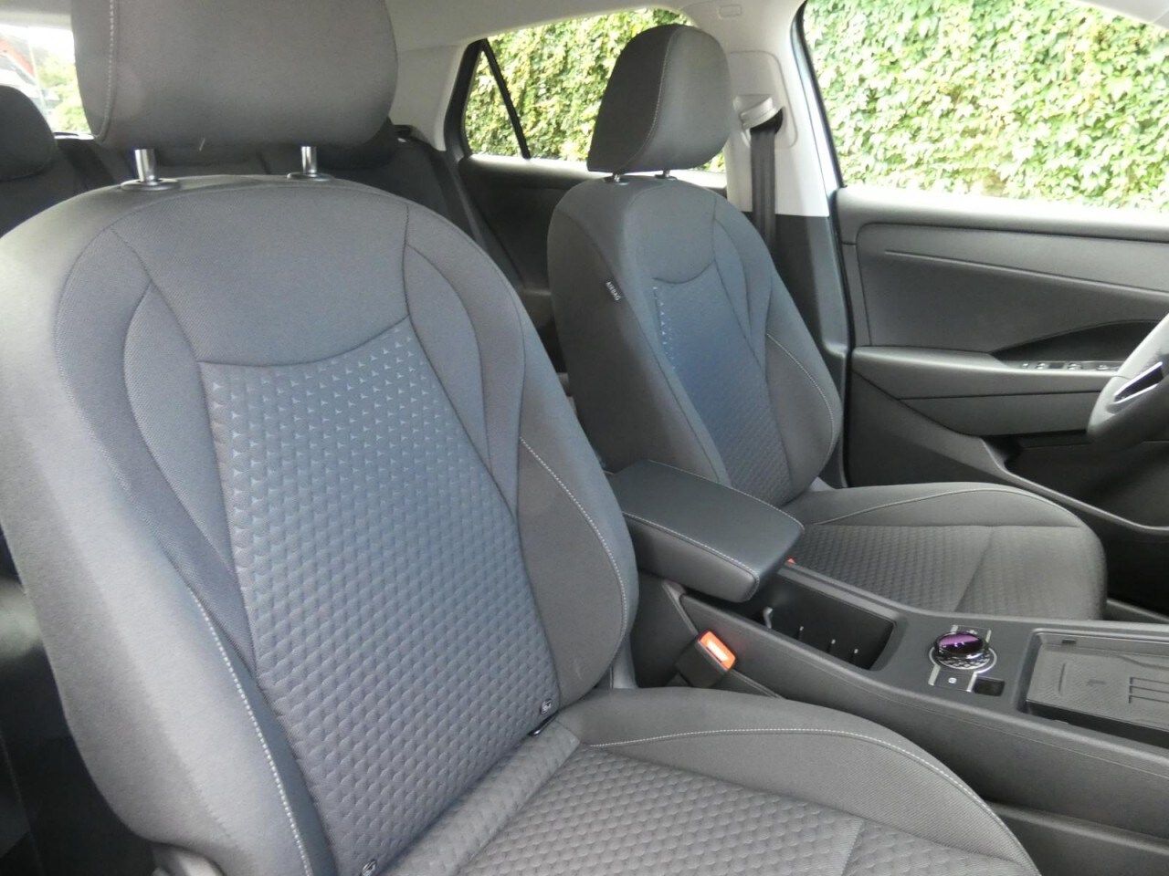 Volkswagen T-Roc Life T-Roc 1.5 eTSI DSG Life LED AHK SHZ R foto 4