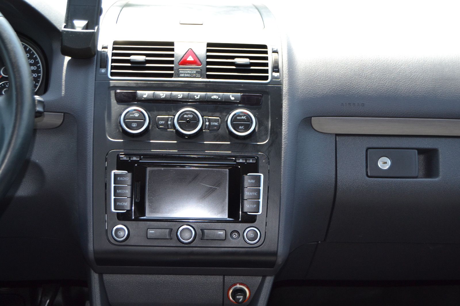 Fahrzeugabbildung Volkswagen Touran Comfortline BMT/AUTOMATIK/NAVIGATION/AHK/